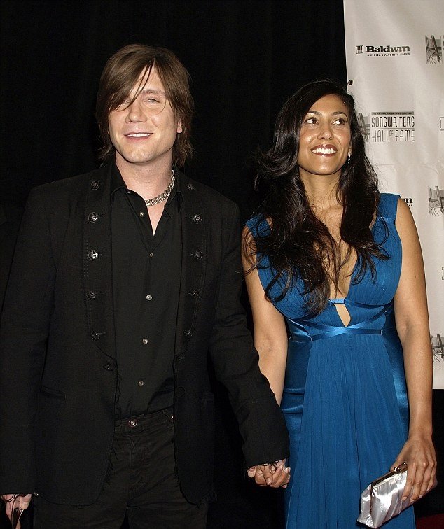 What Makes Melina Gallo and Johnny Rzeznik’s Bond Unique?